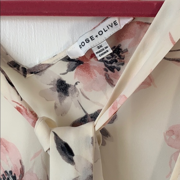 ❌Rose & Olive Plus Size Long Sleeve Floral Blouse❌ - Picture 2 of 5